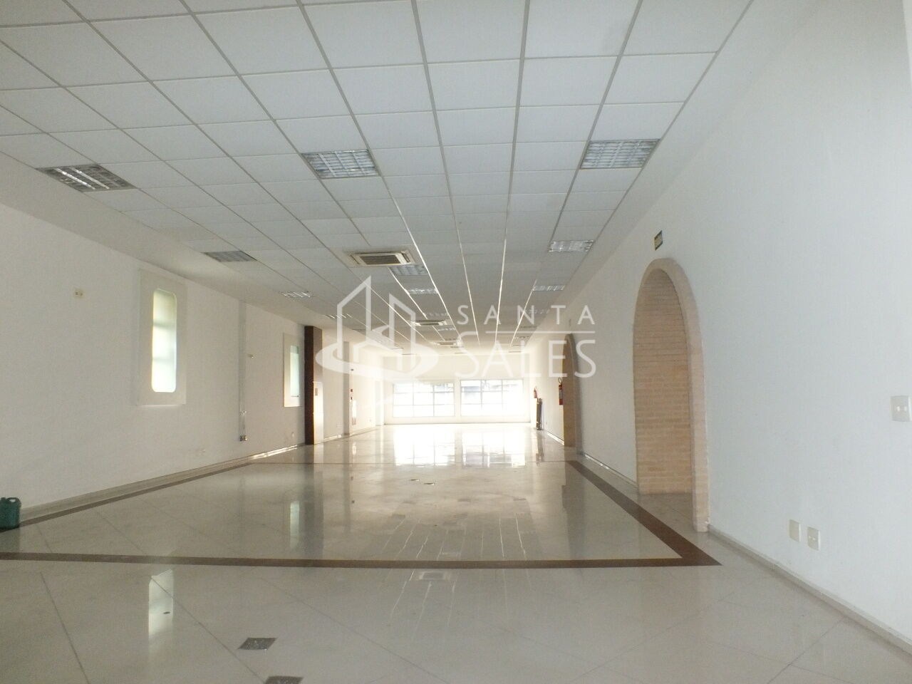 Prédio Inteiro à venda com 10 quartos, 3000m² - Foto 2