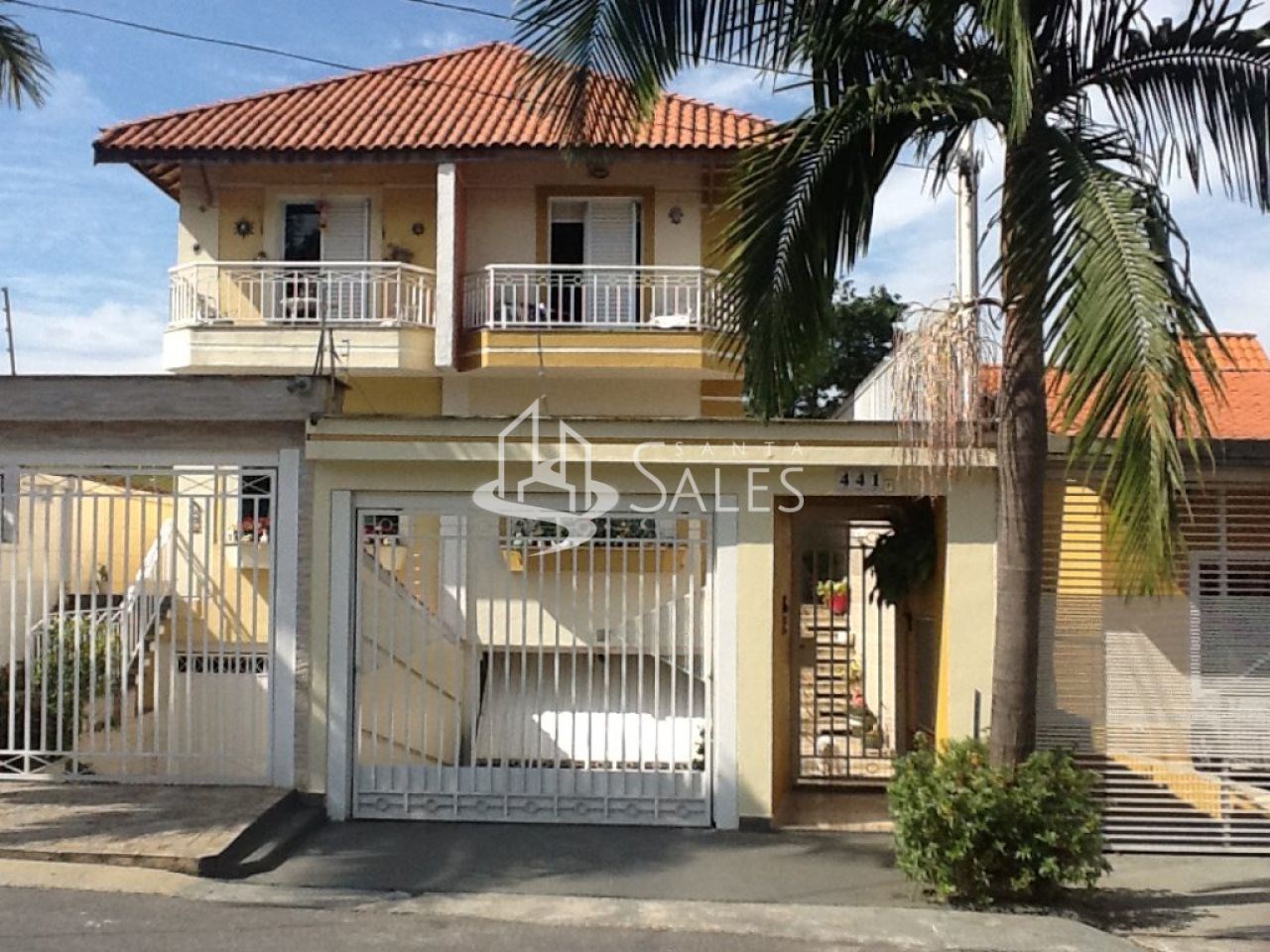 Sobrado à venda com 4 quartos, 220m² - Foto 1
