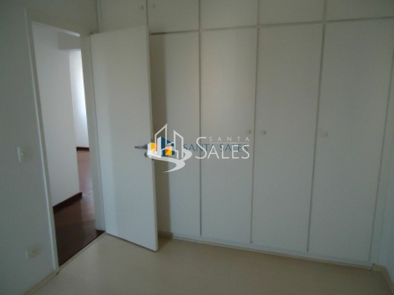 Apartamento à venda com 2 quartos, 70m² - Foto 2