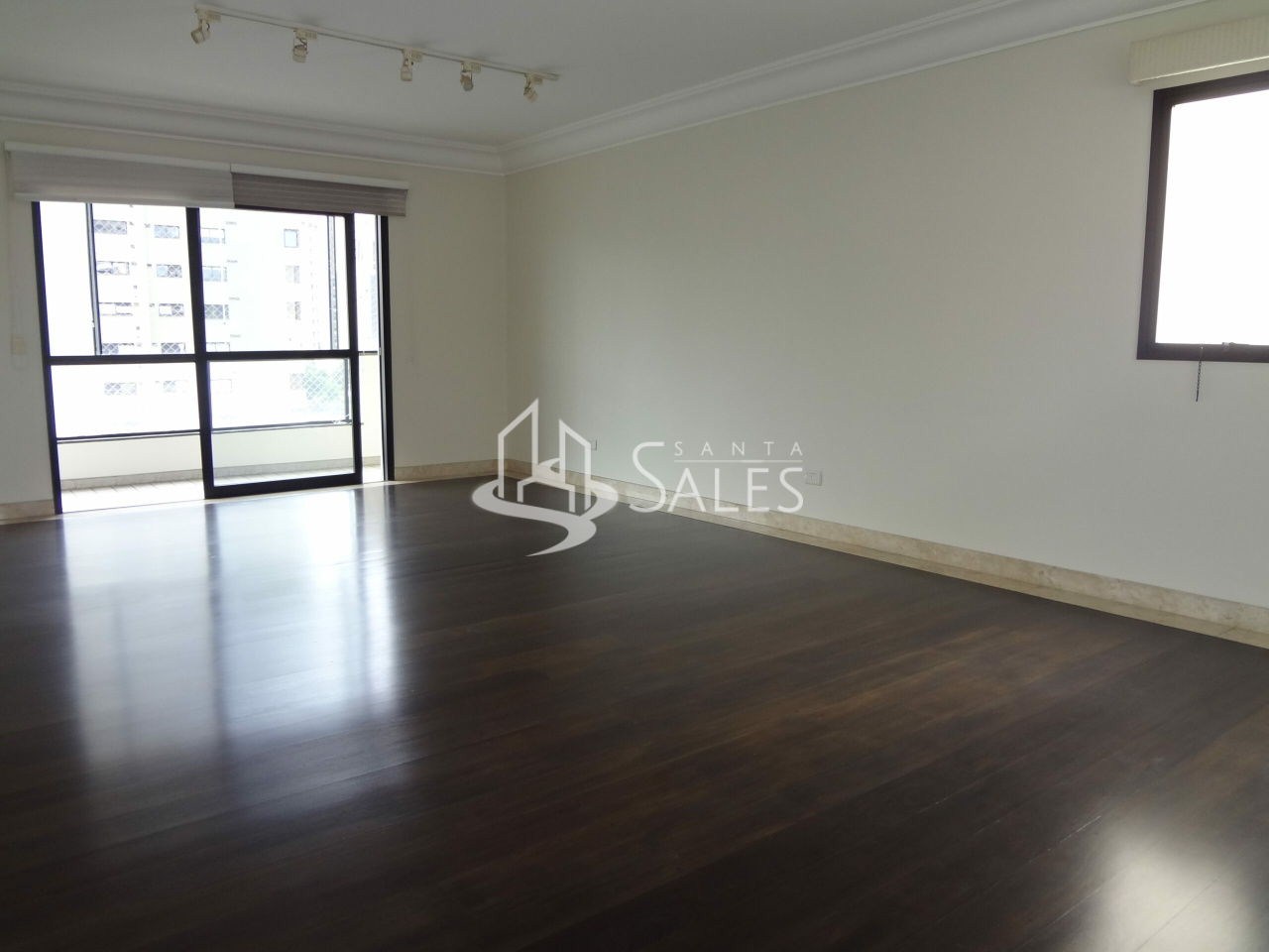 Apartamento para alugar com 4 quartos, 210m² - Foto 1