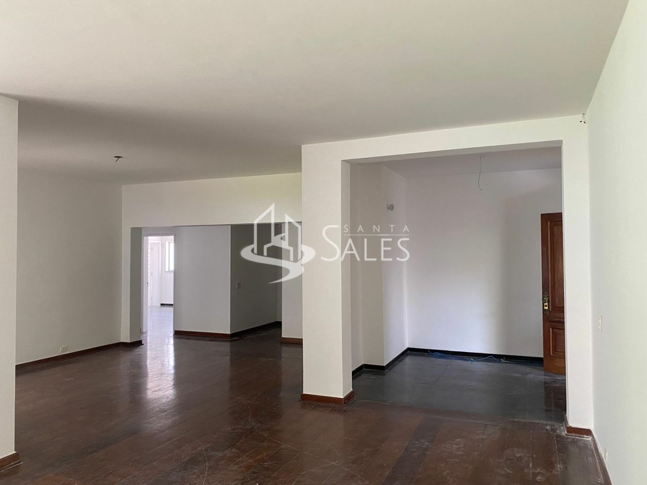 Casa para alugar com 4 quartos, 450m² - Foto 2