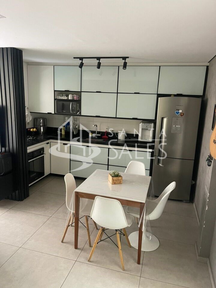 Apartamento à venda com 2 quartos, 70m² - Foto 2