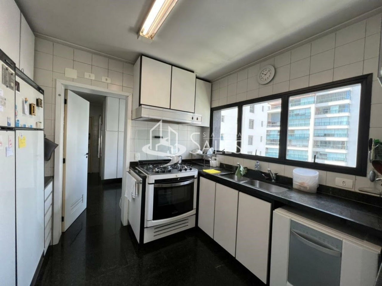 Apartamento para alugar com 4 quartos, 220m² - Foto 18