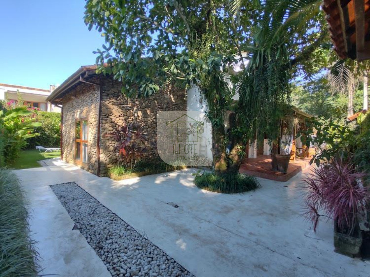Casa à venda e aluguel com 3 quartos - Foto 1