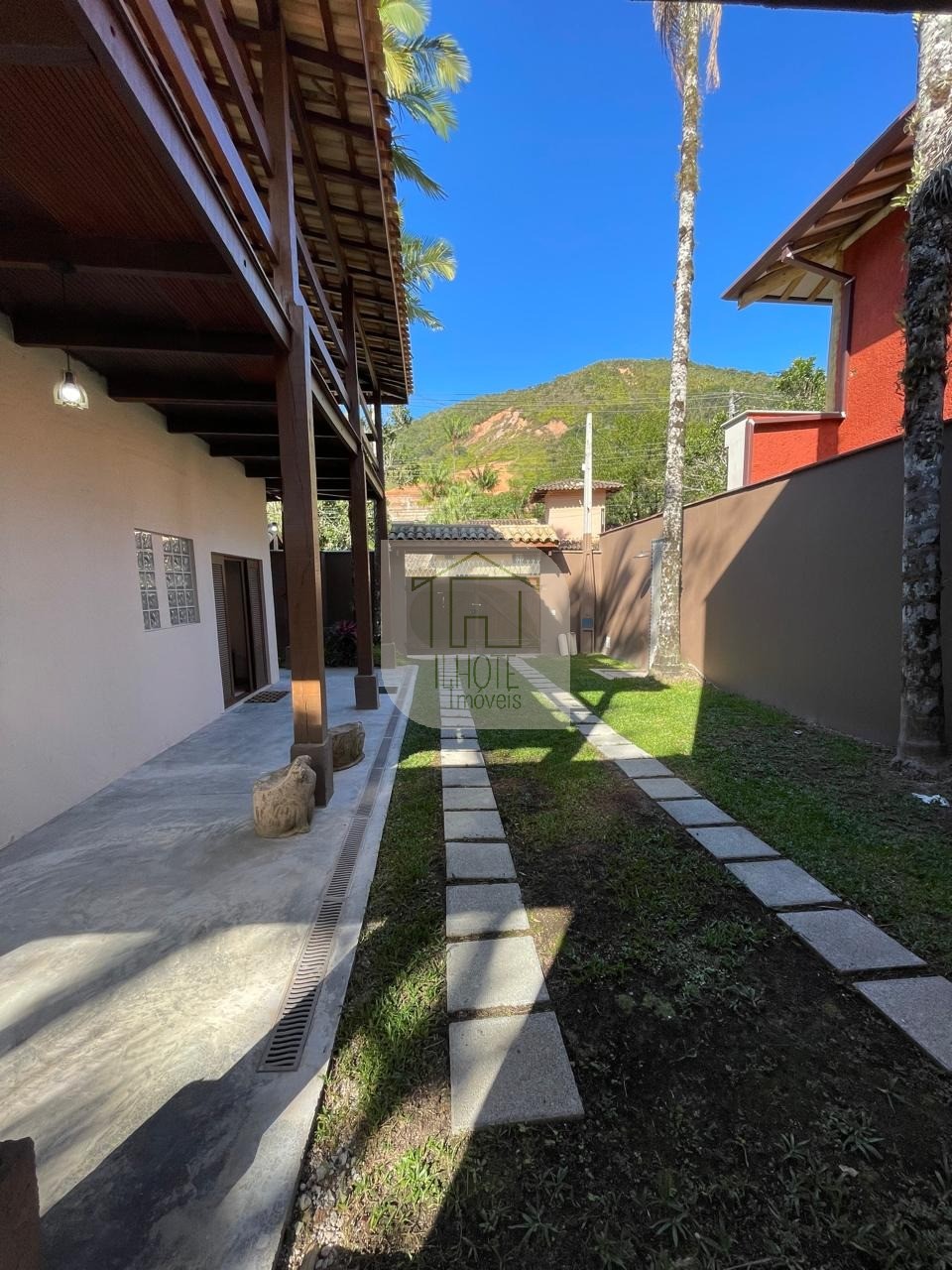 Casa à venda e aluguel com 3 quartos, 270m² - Foto 7