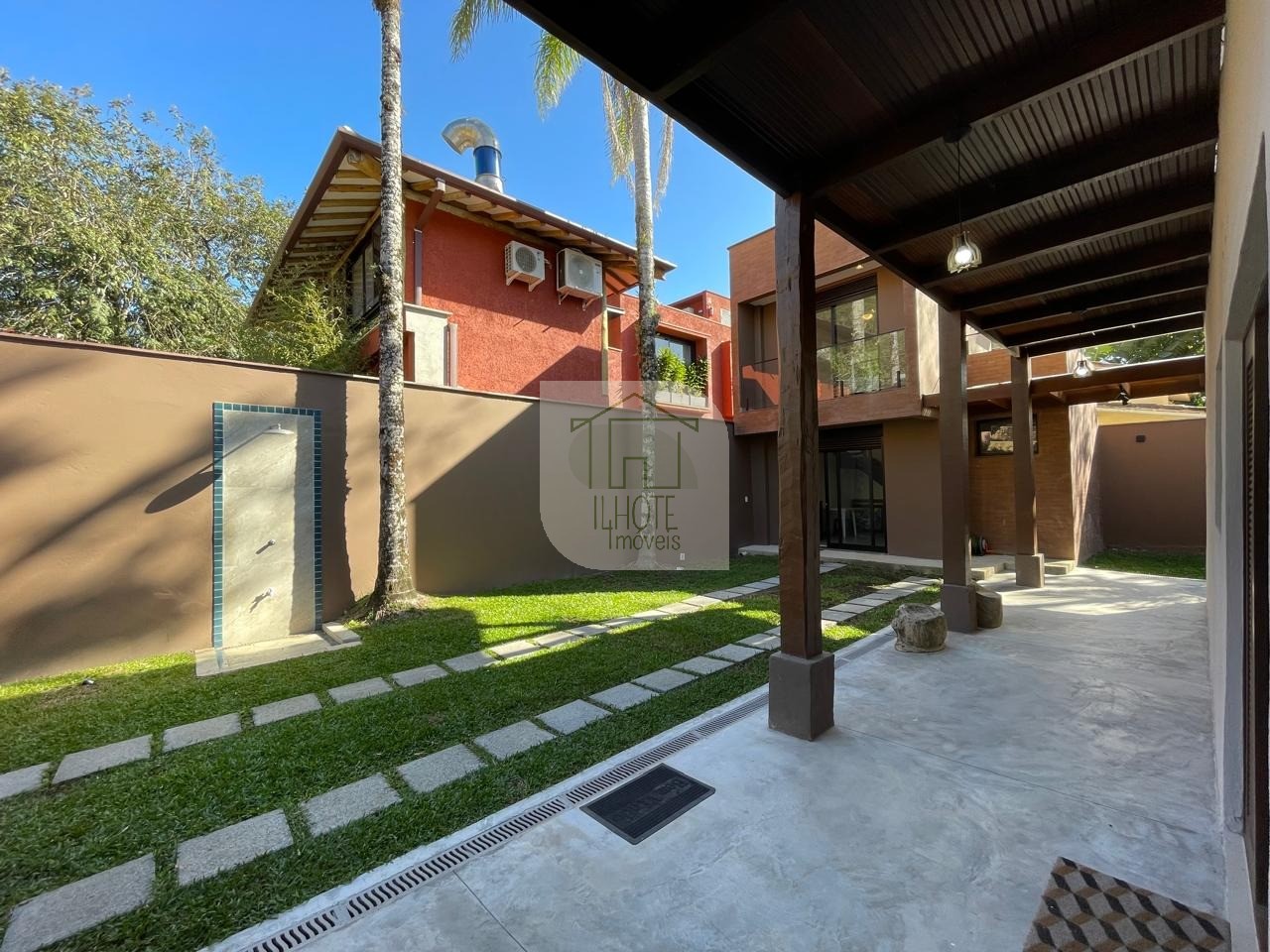 Casa à venda e aluguel com 3 quartos, 270m² - Foto 8
