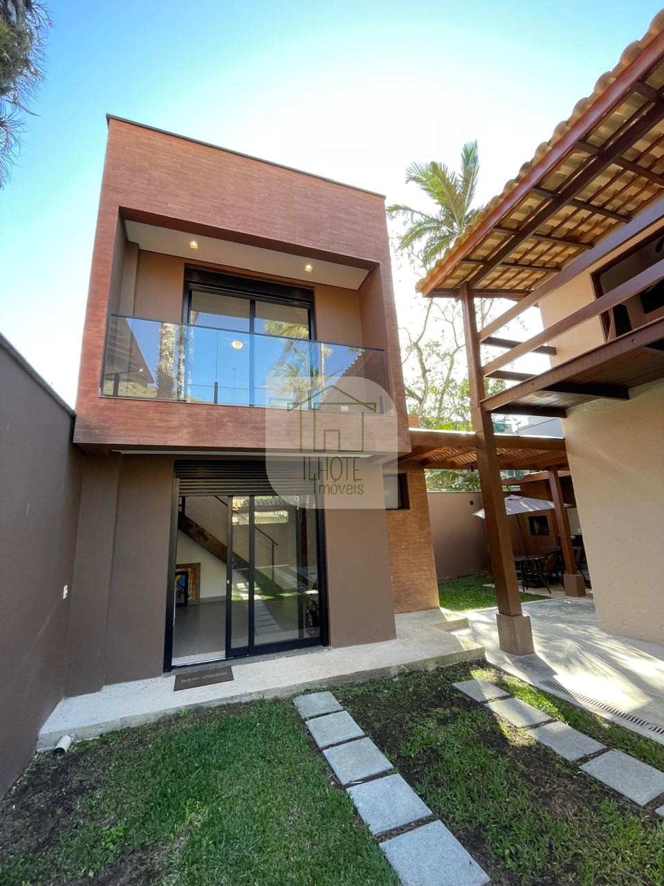 Casa à venda e aluguel com 3 quartos, 270m² - Foto 3