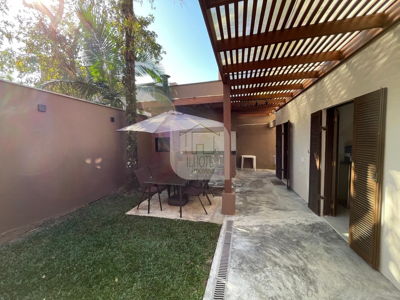Casa à venda e aluguel com 3 quartos, 270m² - Foto 5