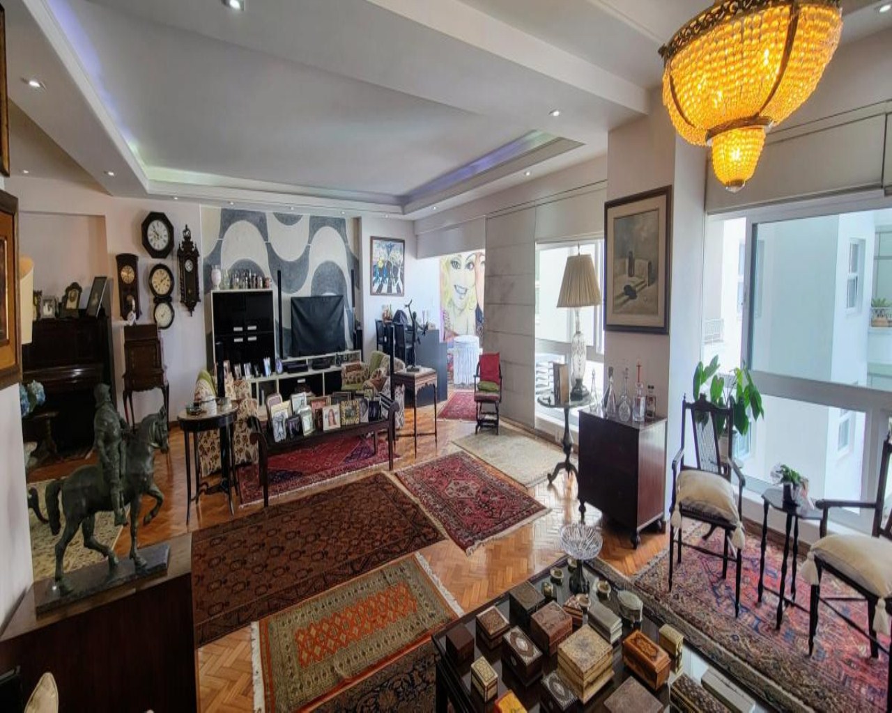 Apartamento de Luxo com Vista ao Mar e 3 Quartos em Copacabana