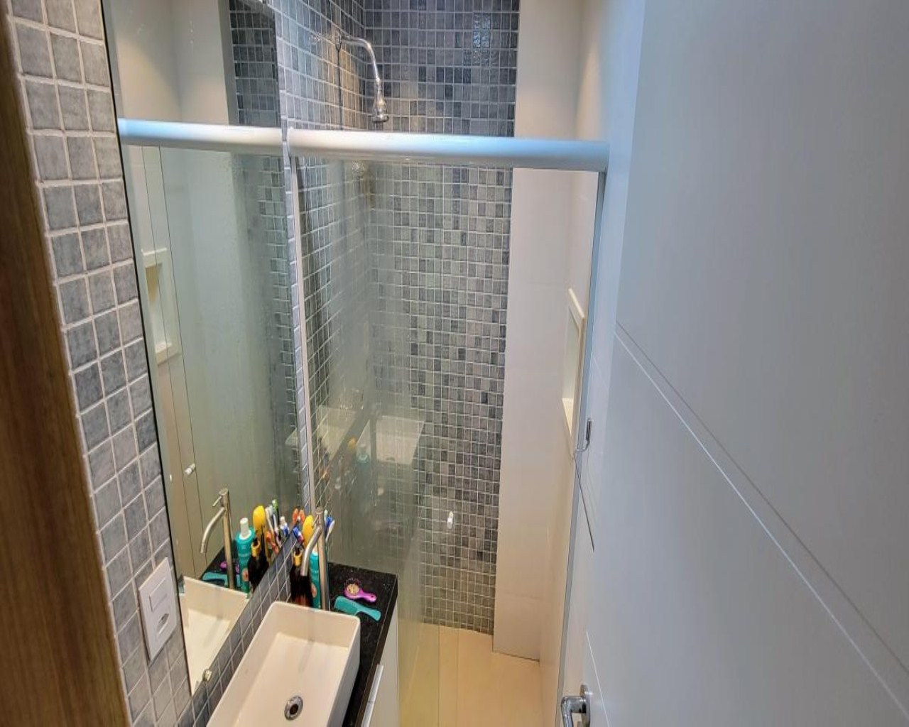 Apartamento reformado c/ 2 suítes próximo ao metrô e praia d