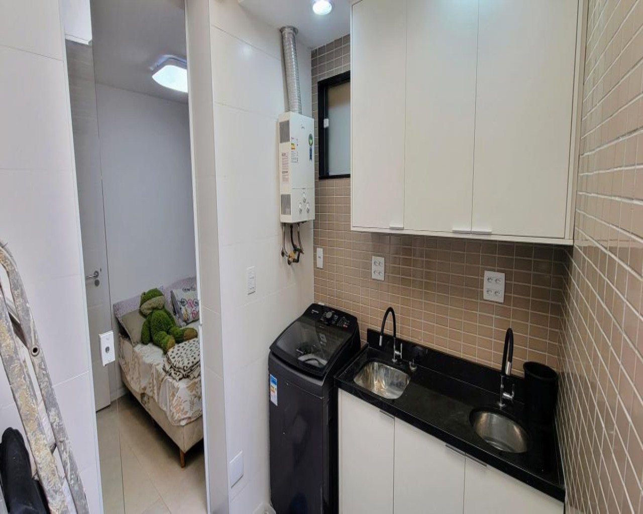 Apartamento reformado c/ 2 suítes próximo ao metrô e praia d