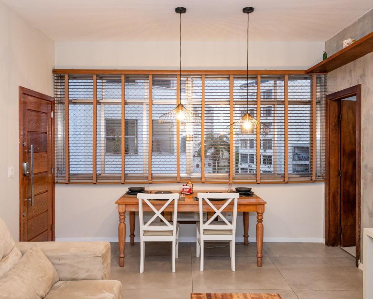 Apartamento aconchegante e reformado, mobiliado e equipado -