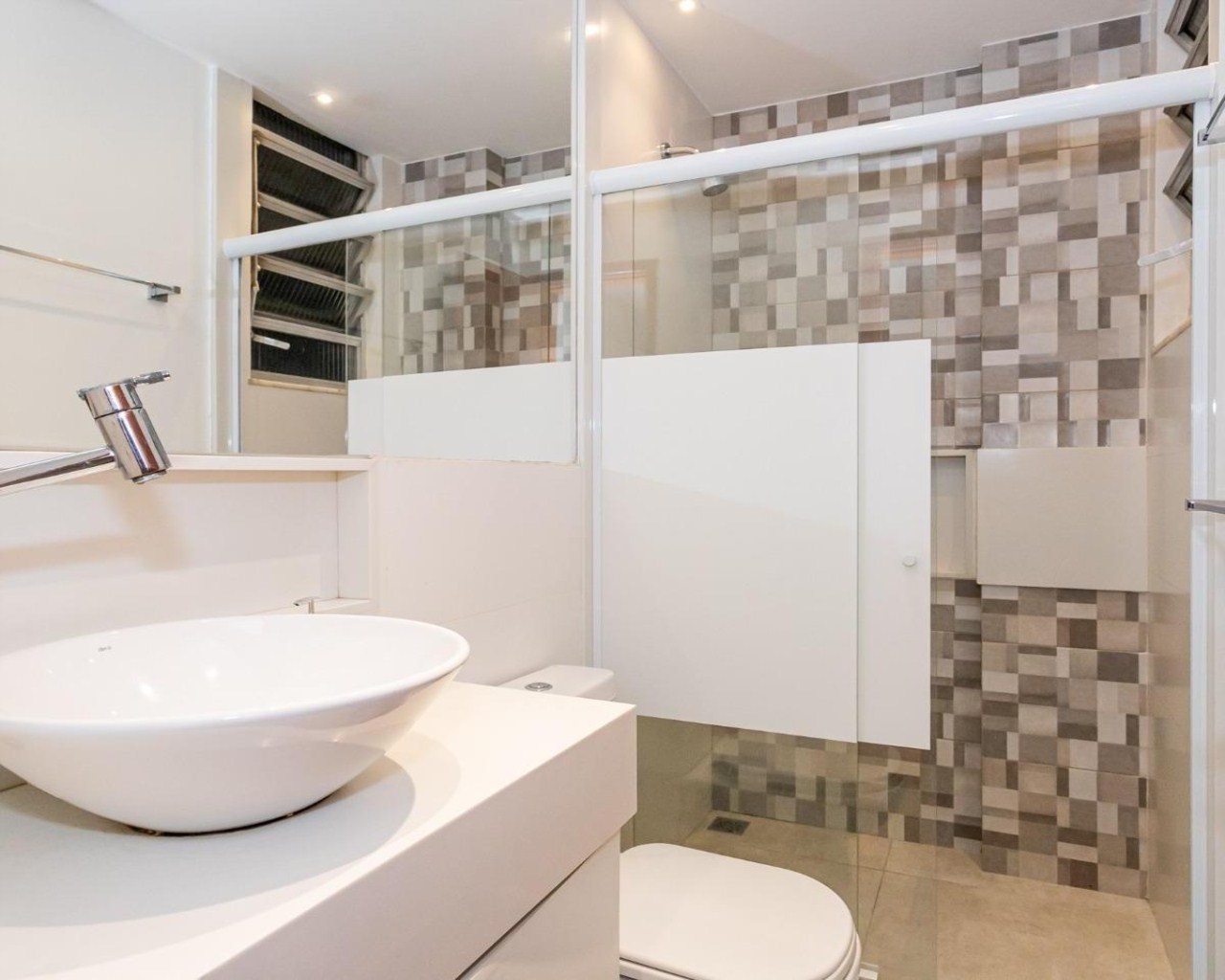 Apartamento aconchegante e reformado, mobiliado e equipado - Oportunidade!