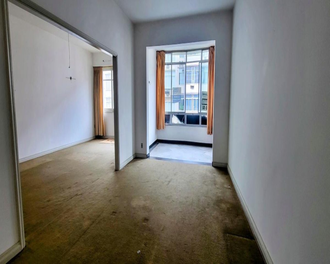 Apartamento amplo com varanda e 4 quartos em copacabana