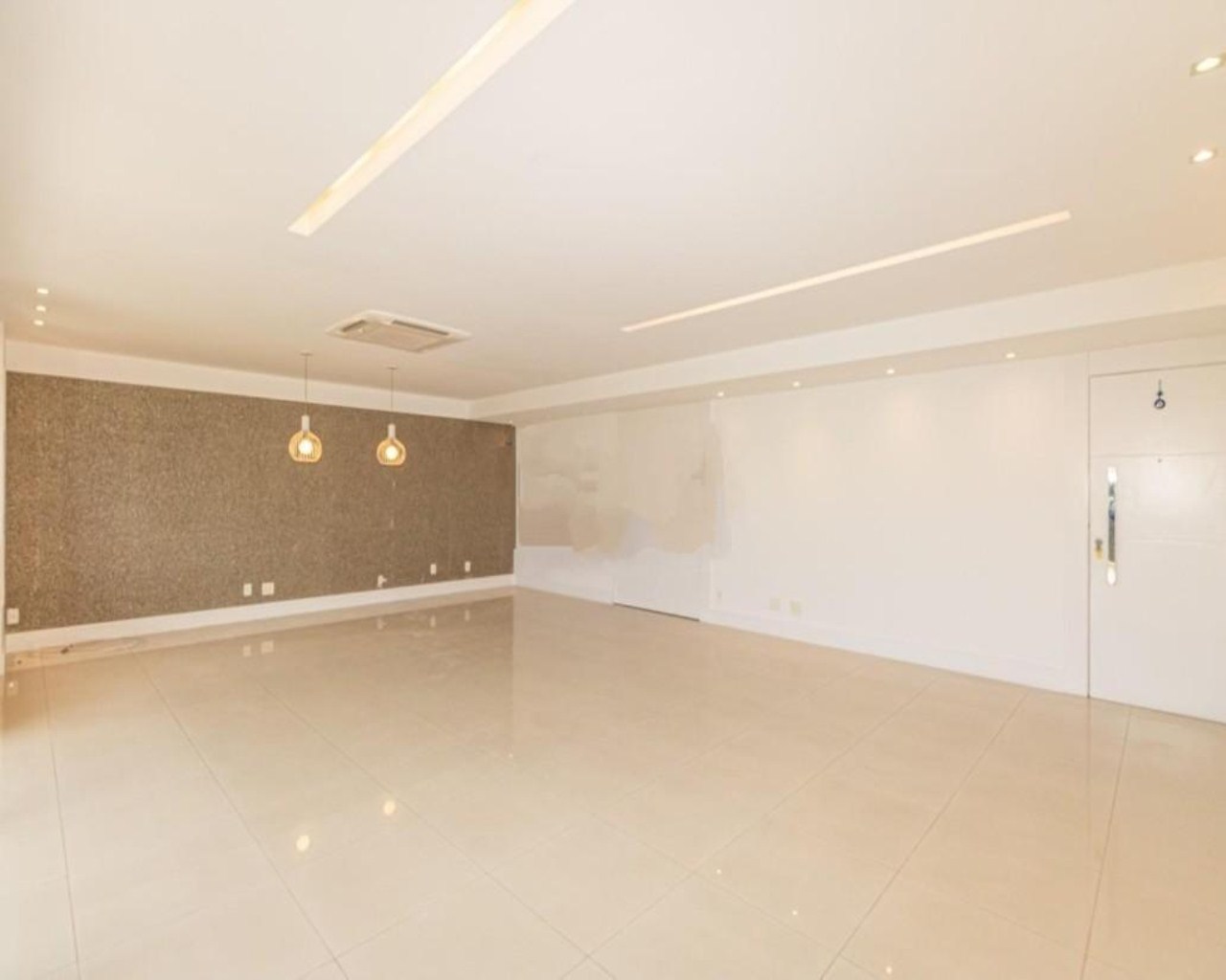 Cobertura espetacular no Jardim Oceânico com 4 suites piscina e próximo da praia