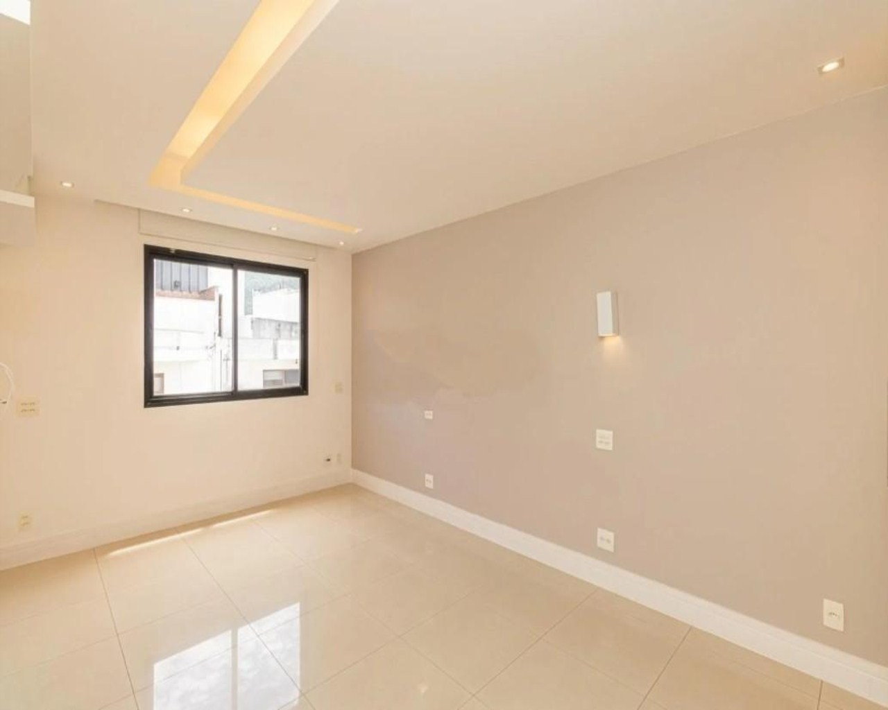 Cobertura espetacular no Jardim Oceânico com 4 suites piscina e próximo da praia
