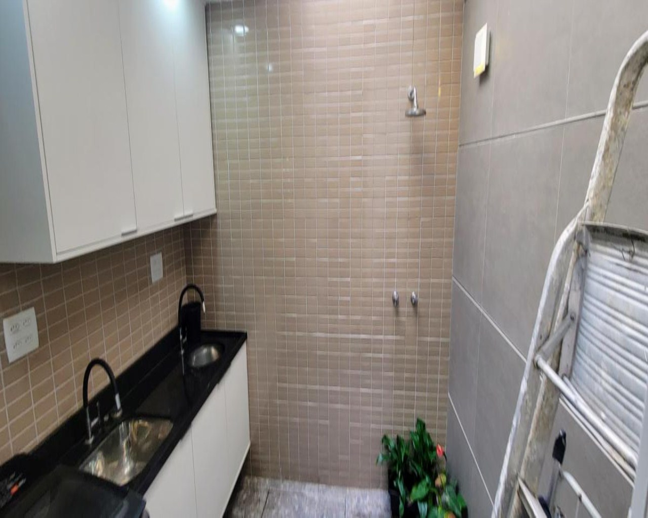 Apartamento reformado c/ 2 suítes próximo ao metrô e praia d