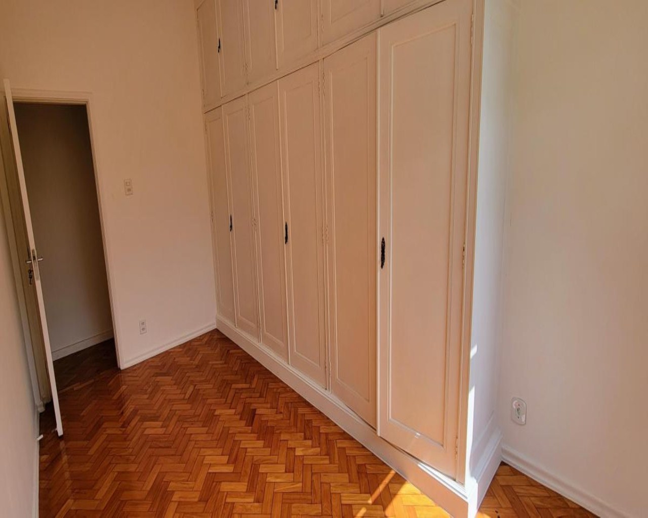 Apartamento de 83m2 , 3 quartos ,no leblon, pronto para mora