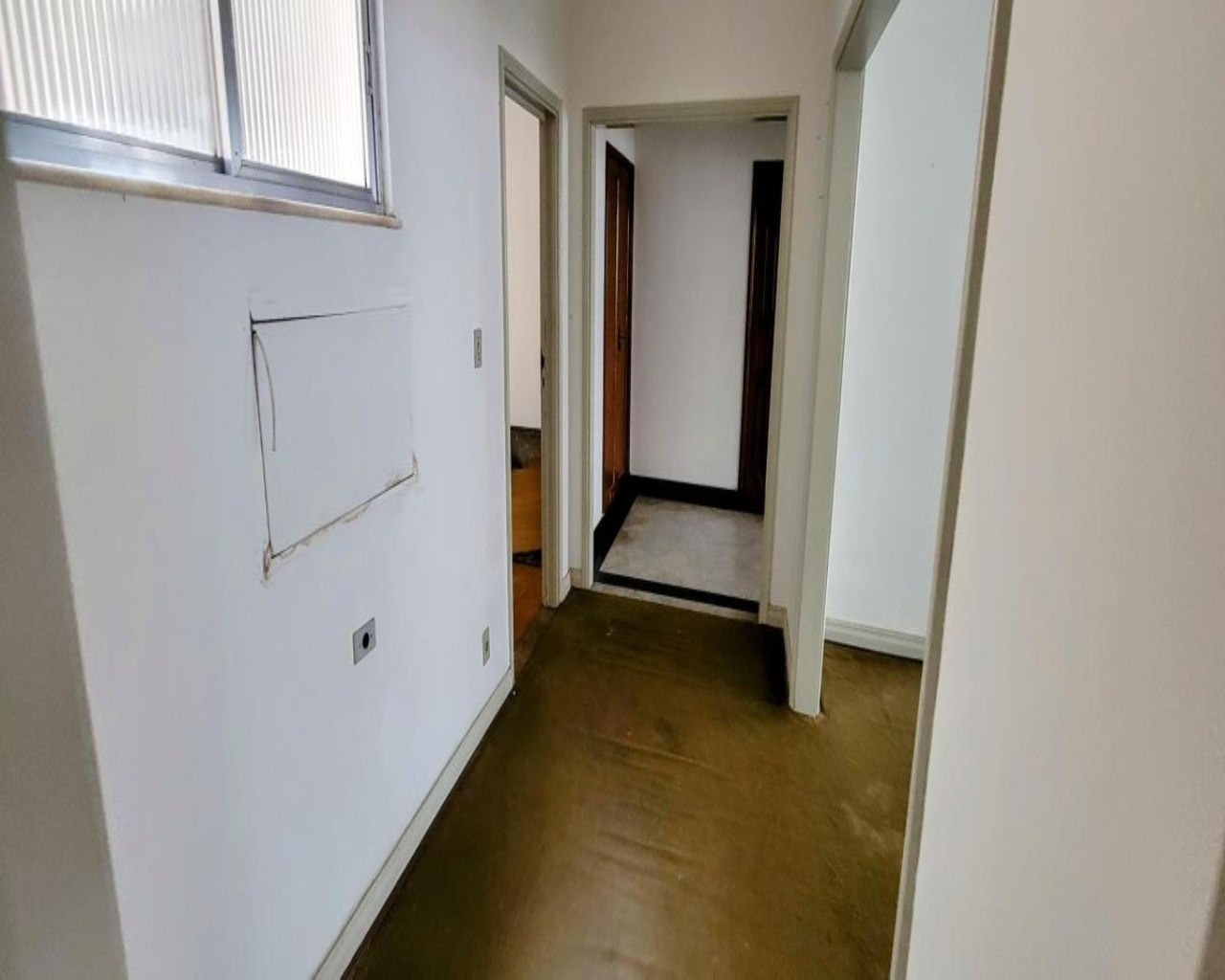 Apartamento amplo com varanda e 4 quartos em copacabana