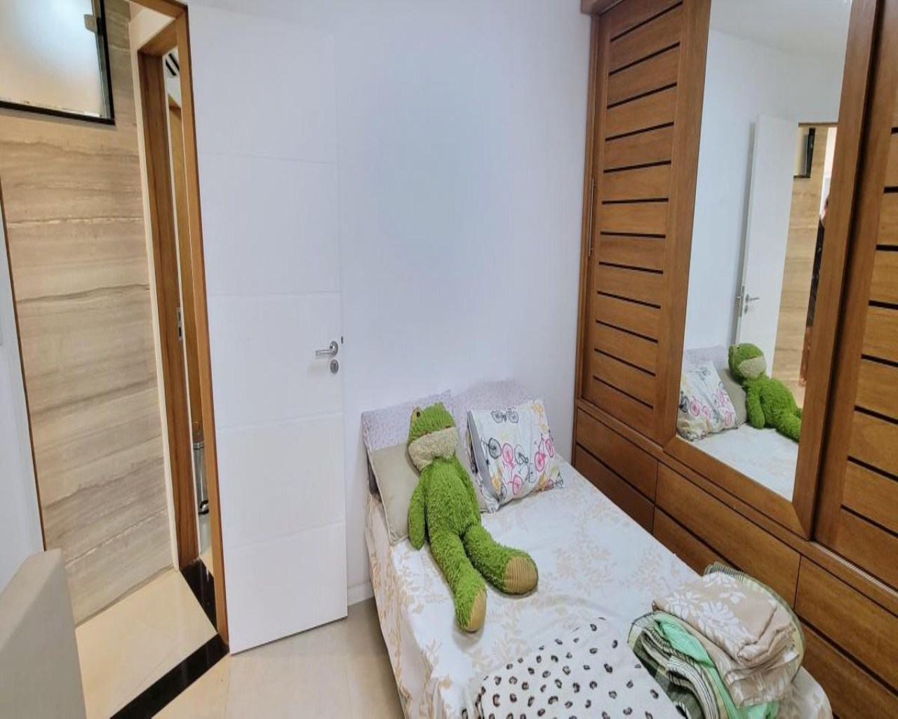 Apartamento reformado c/ 2 suítes próximo ao metrô e praia d