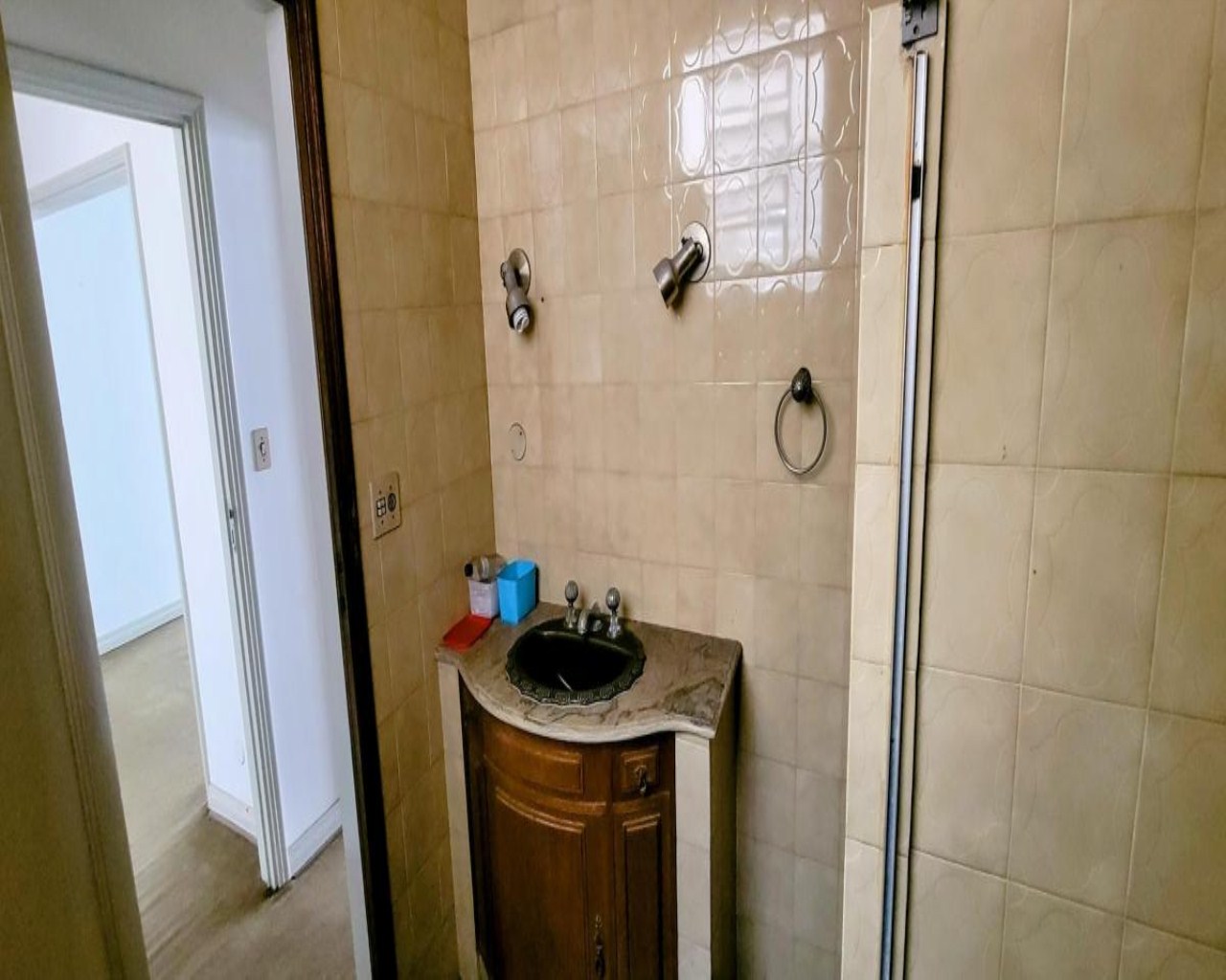 Apartamento amplo com varanda e 4 quartos em copacabana