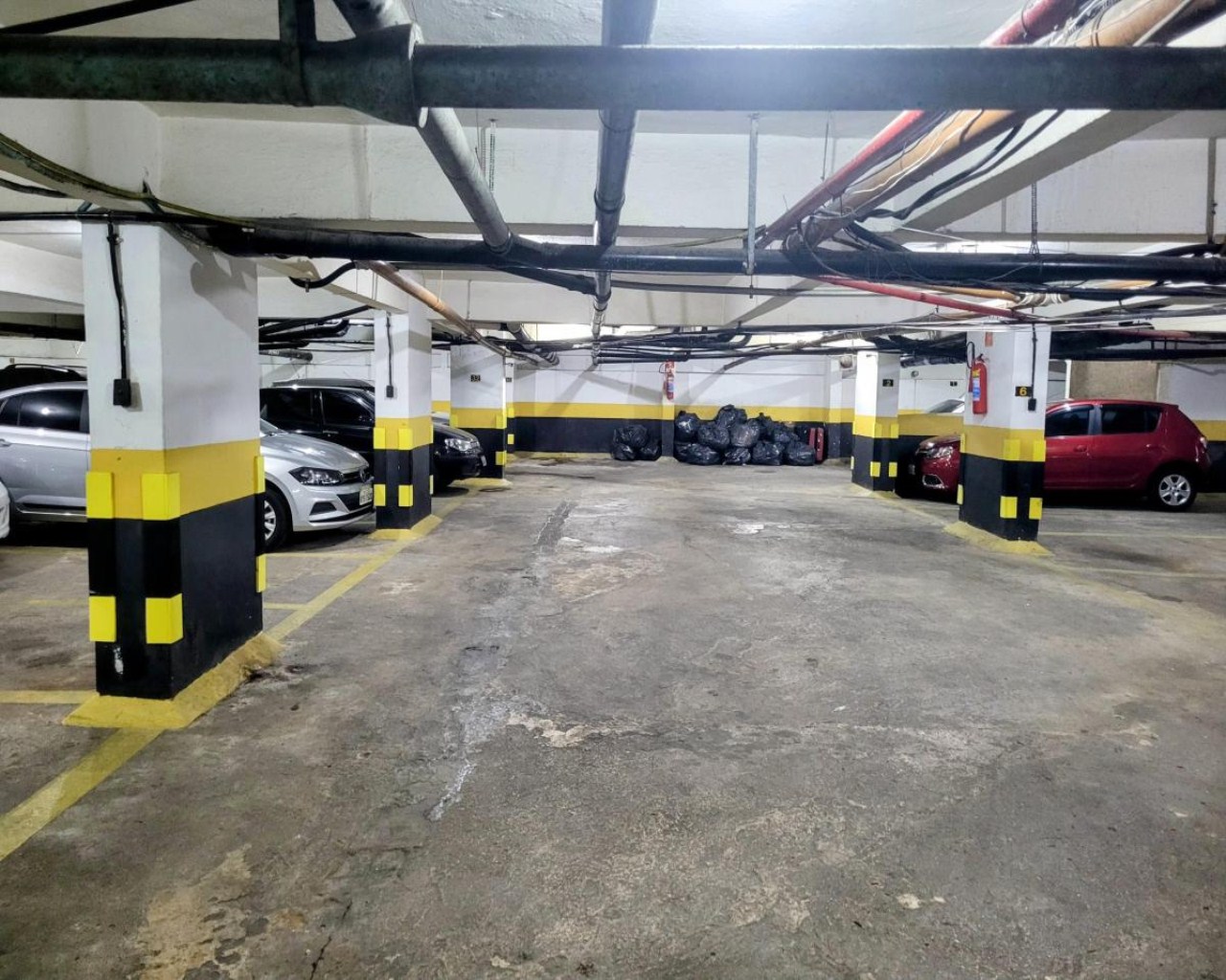 Apartamento espaçoso e bem localizado no Flamengo