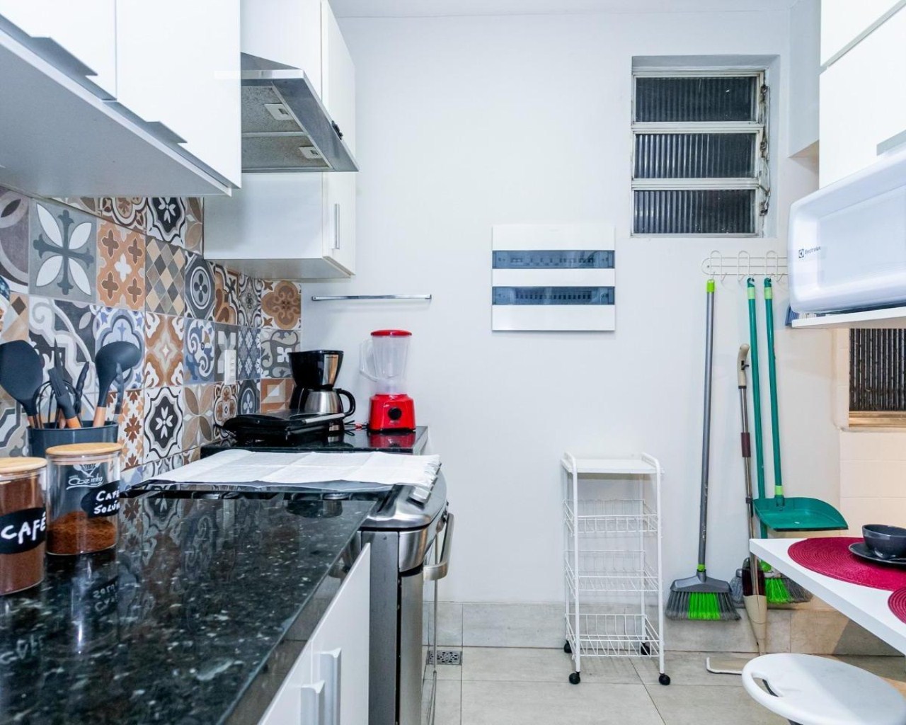 Apartamento aconchegante e reformado, mobiliado e equipado - Oportunidade!