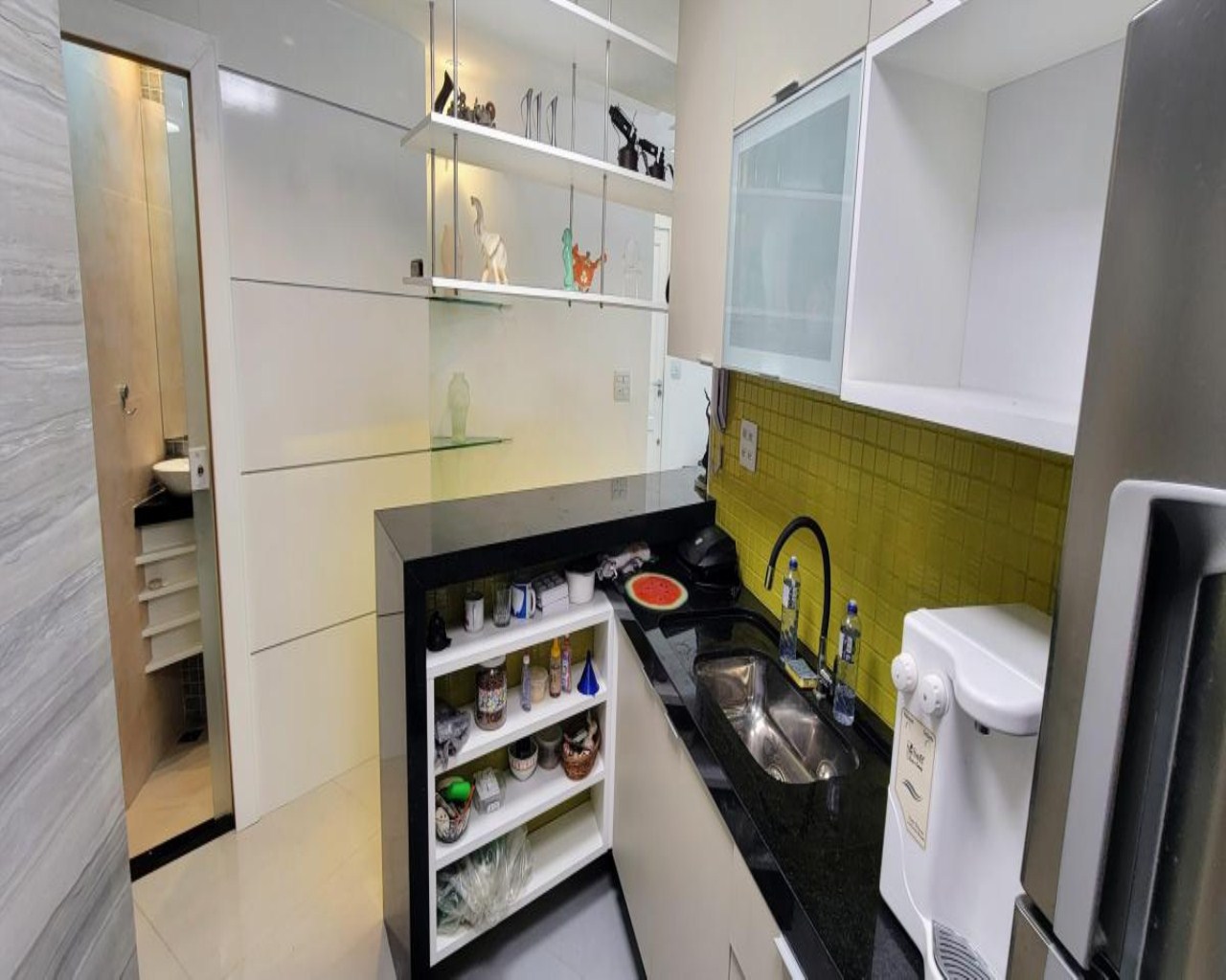 Apartamento reformado c/ 2 suítes próximo ao metrô e praia d