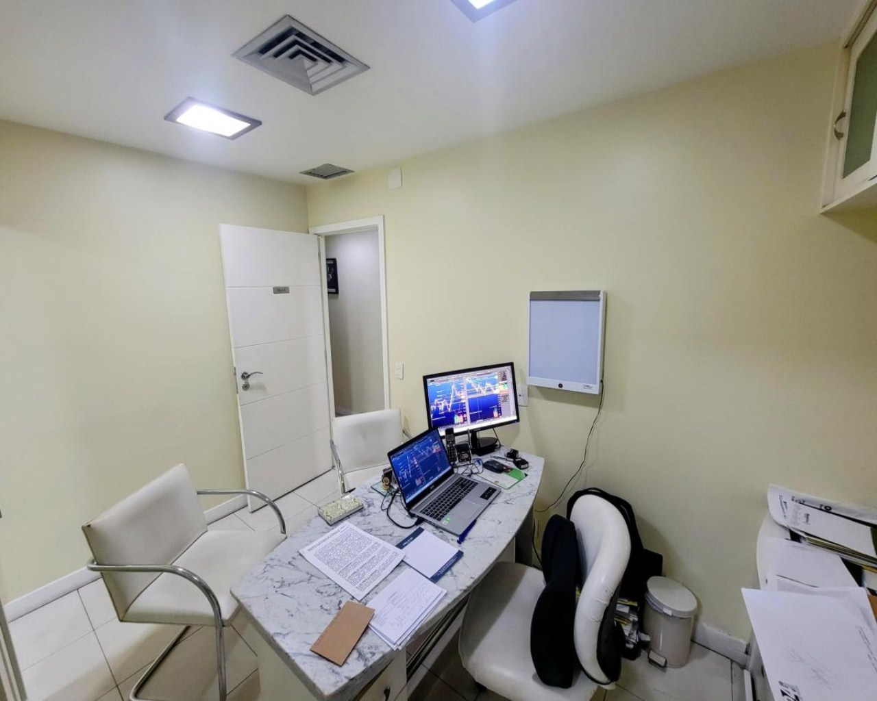 Conjunto de salas no coração do rio 113m2 . Ideal para profi