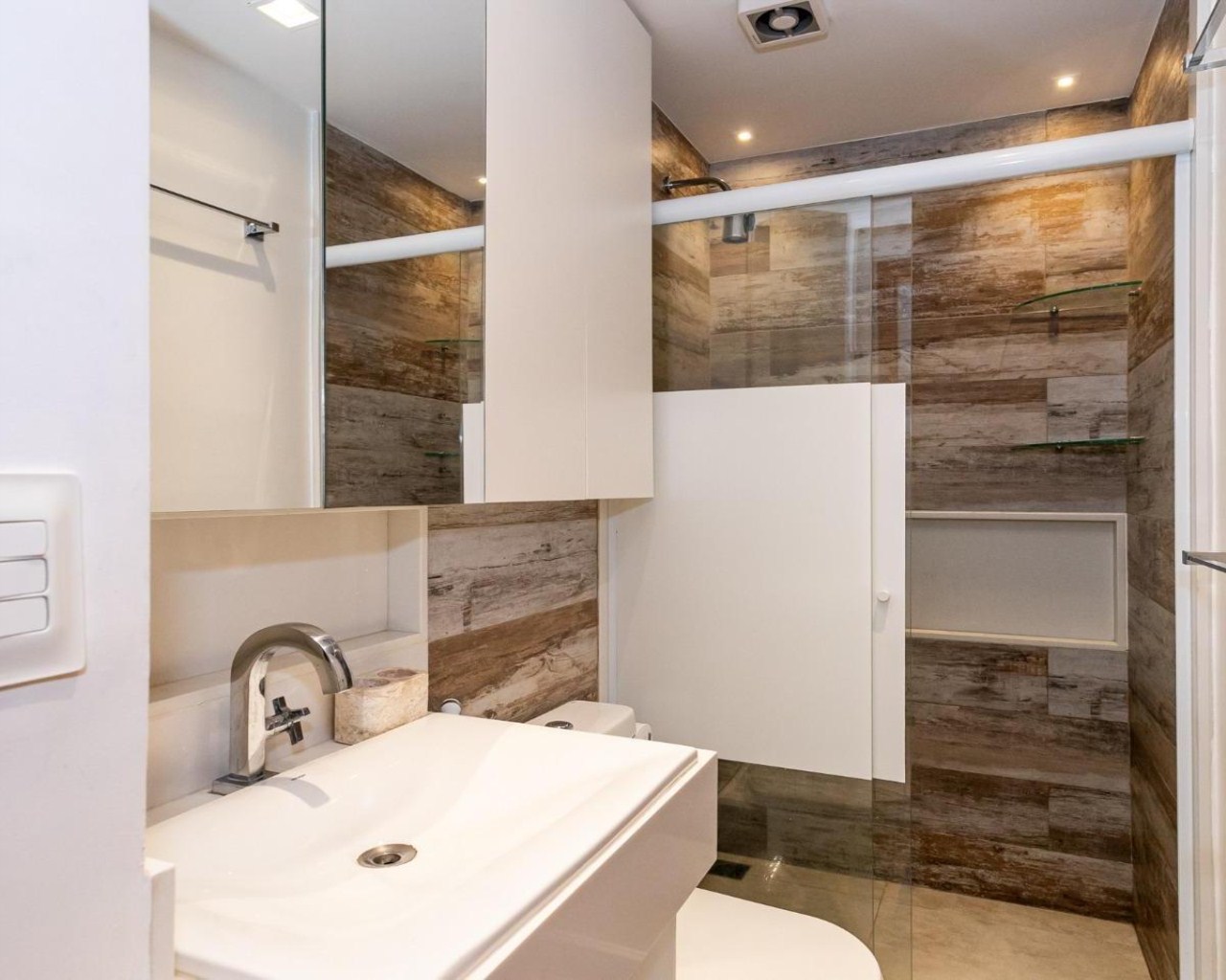 Apartamento aconchegante e reformado, mobiliado e equipado - Oportunidade!