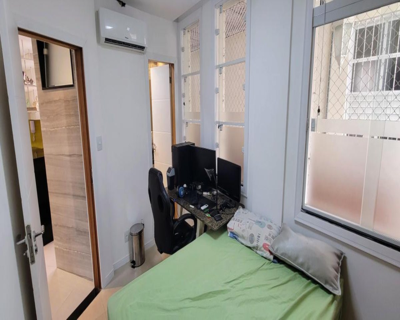 Apartamento reformado c/ 2 suítes próximo ao metrô e praia d