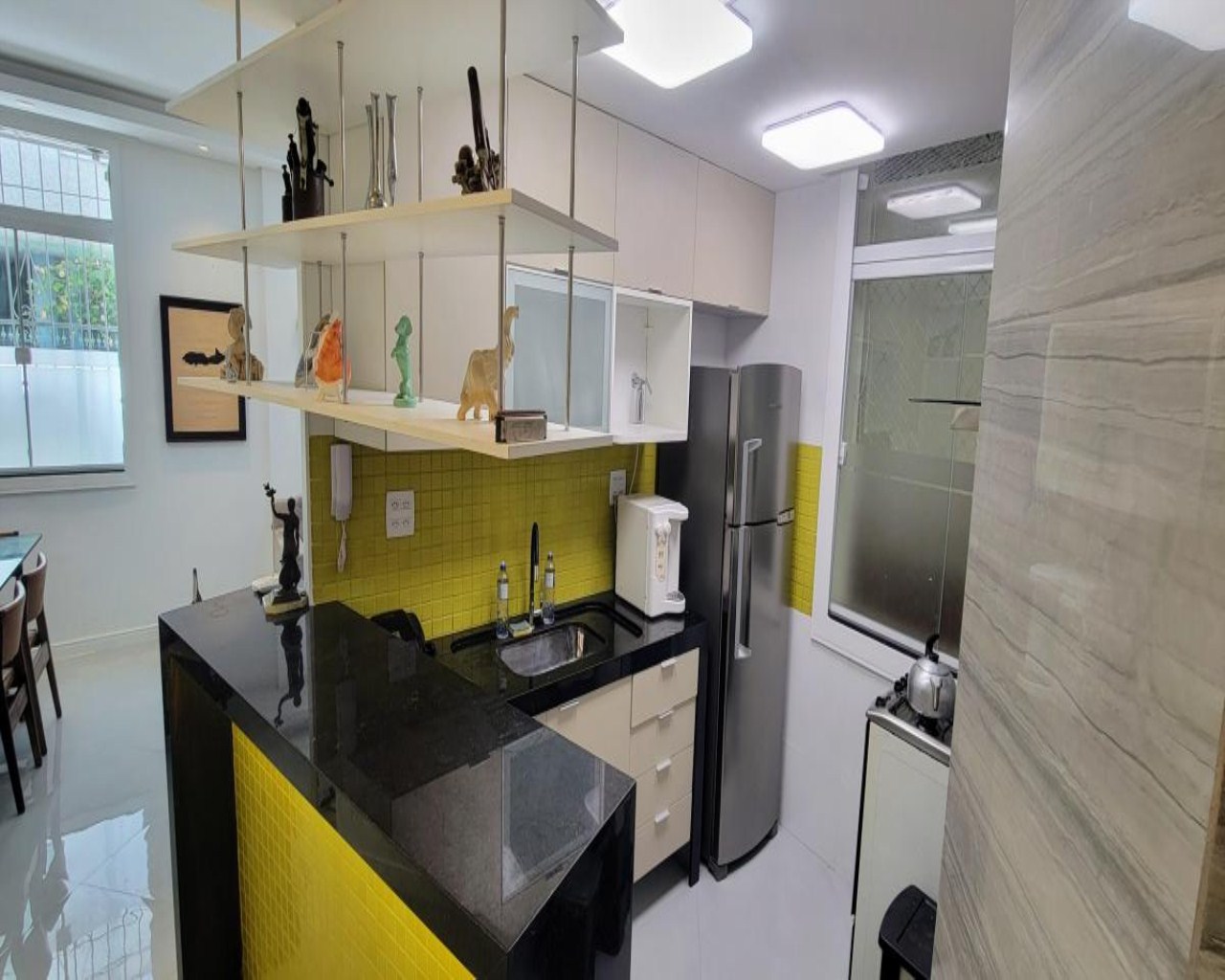 Apartamento reformado c/ 2 suítes próximo ao metrô e praia d