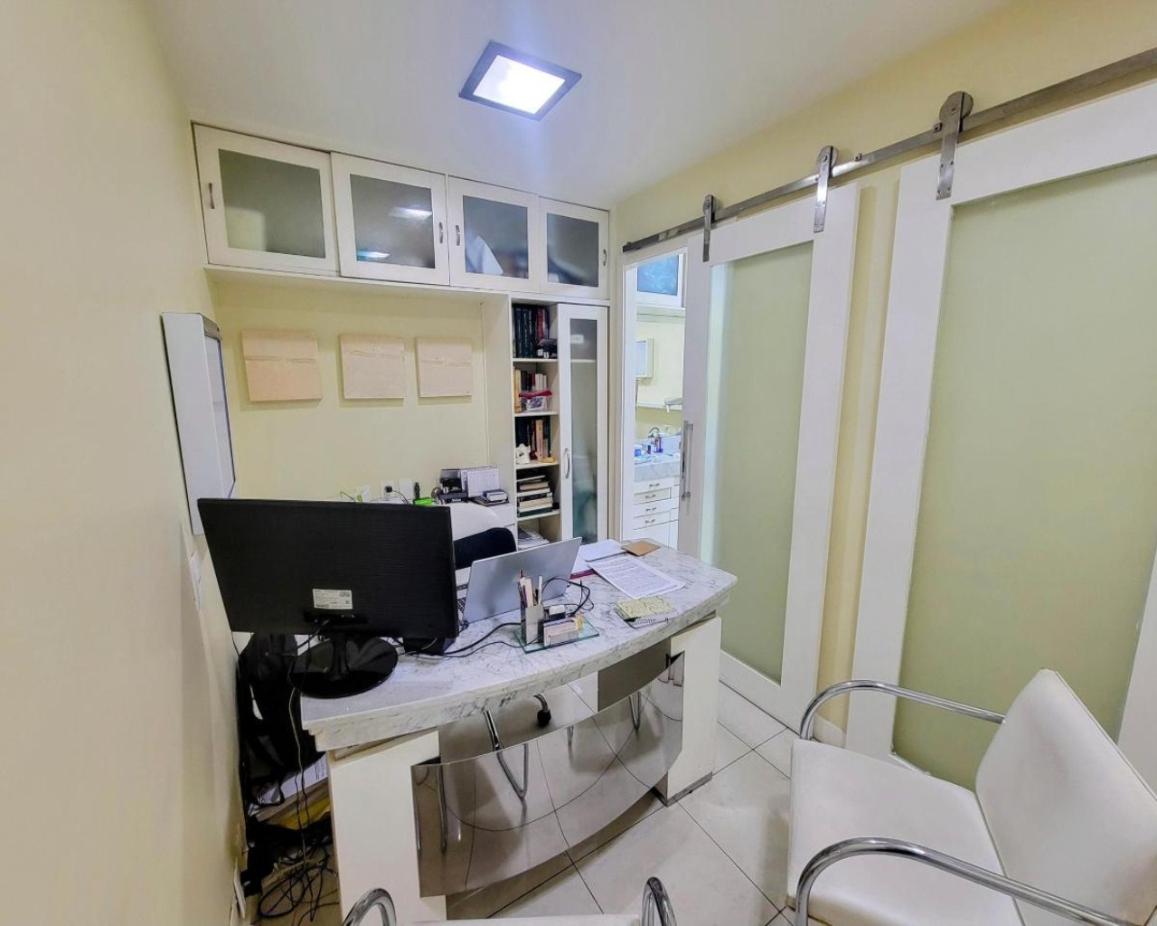 Conjunto de salas no coração do rio 113m2 . Ideal para profi