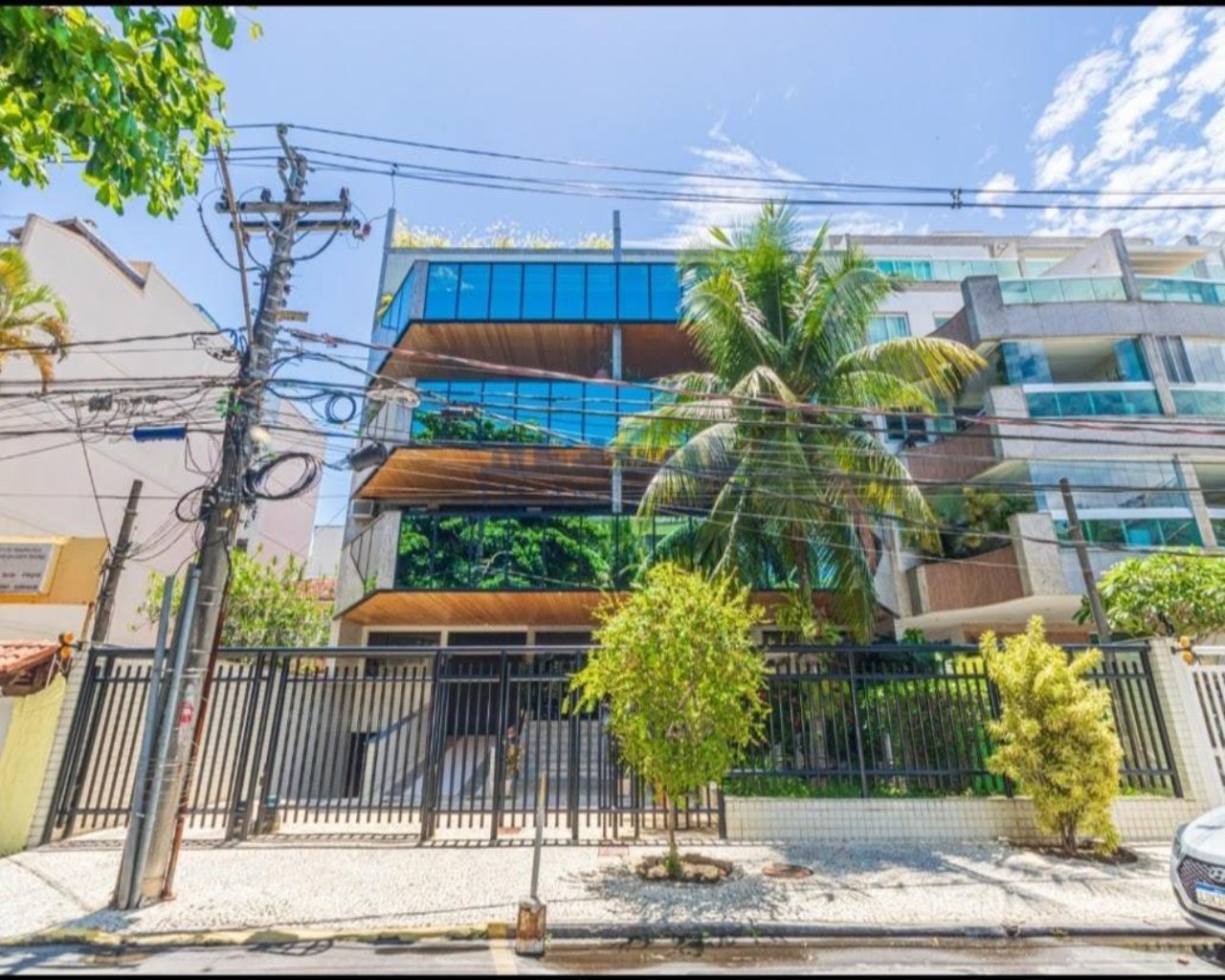 Cobertura espetacular no Jardim Oceânico com 4 suites piscina e próximo da praia