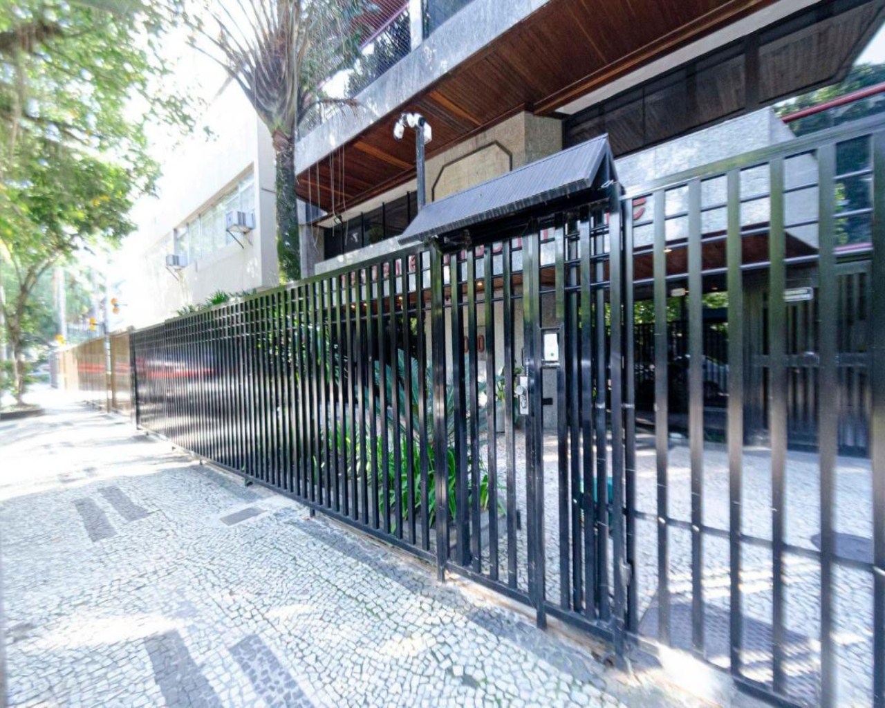 Apartamento de Alto Padrão com Vista e Infraestrutura Completa no Leblon