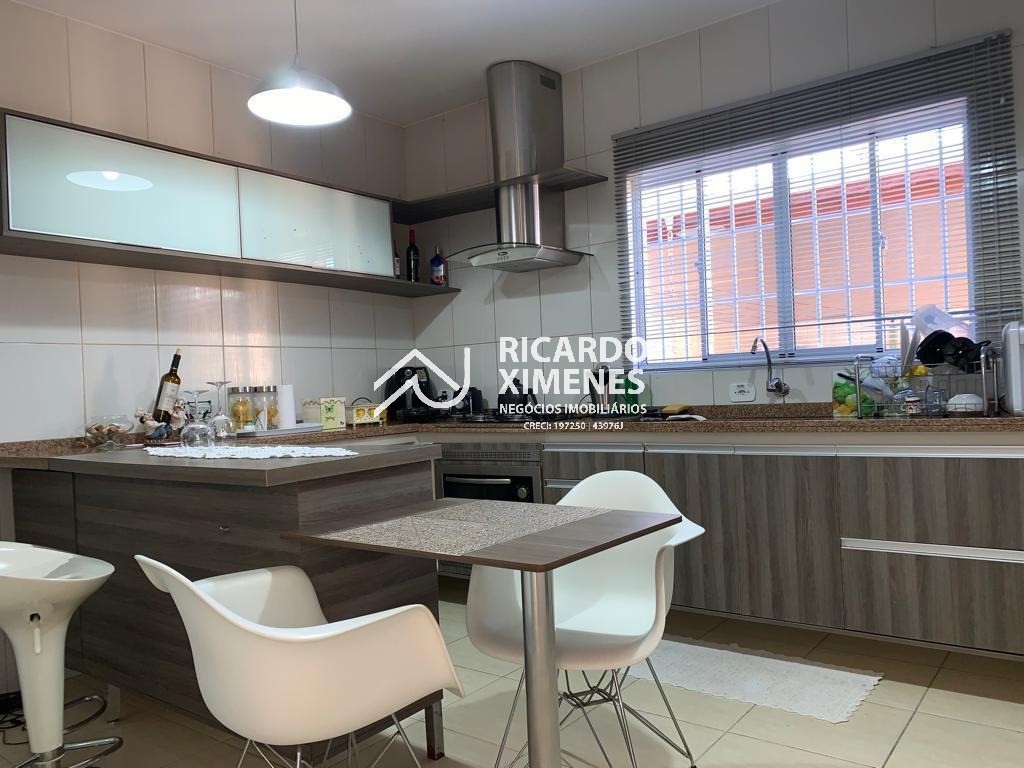 Casa, 3 quartos, 171 m² - Foto 1