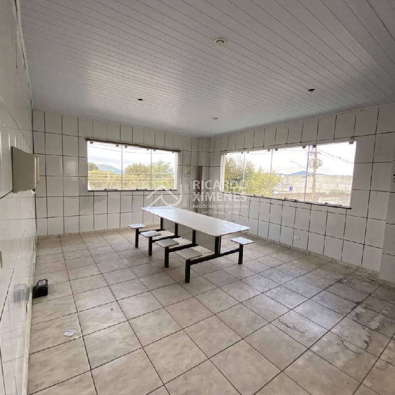Galpão industrial de alto padrão para locação em Santana de Parnaíba-SP, bairro Jardim Diva (Fazendinha) - 1 sala, 2 banheiros, 1.276,78 m².