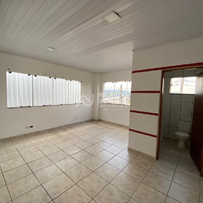 Galpão industrial de alto padrão para locação em Santana de Parnaíba-SP, bairro Jardim Diva (Fazendinha) - 1 sala, 2 banheiros, 1.276,78 m².