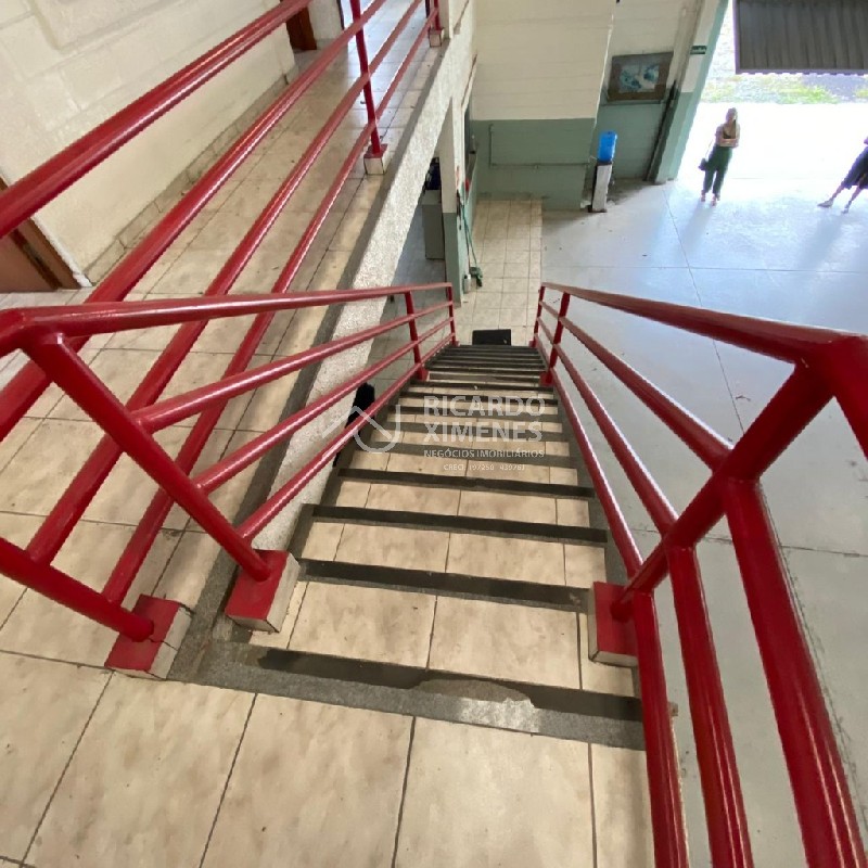 Galpão industrial de alto padrão para locação em Santana de Parnaíba-SP, bairro Jardim Diva (Fazendinha) - 1 sala, 2 banheiros, 1.276,78 m².