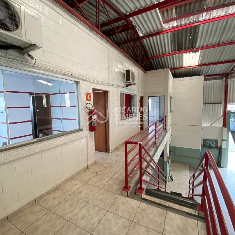 Galpão industrial de alto padrão para locação em Santana de Parnaíba-SP, bairro Jardim Diva (Fazendinha) - 1 sala, 2 banheiros, 1.276,78 m².