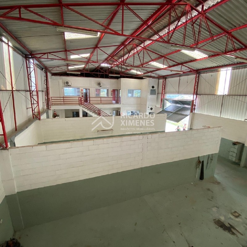 Galpão industrial de alto padrão para locação em Santana de Parnaíba-SP, bairro Jardim Diva (Fazendinha) - 1 sala, 2 banheiros, 1.276,78 m².