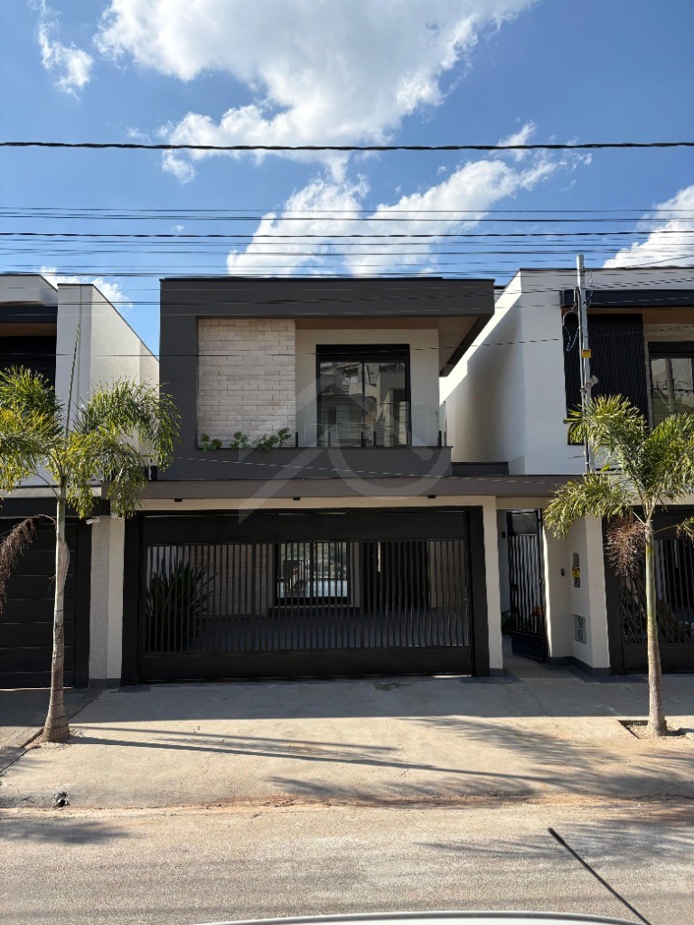 Casa, 4 quartos, 240 m² - Foto 1