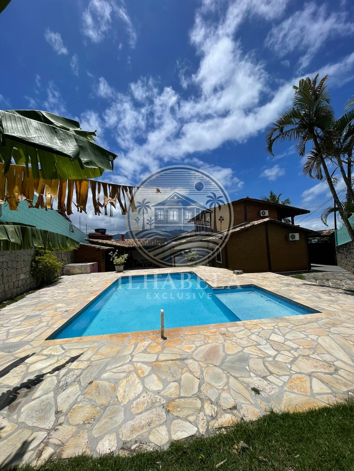 Casa, 3 quartos, 327 m² - Foto 1