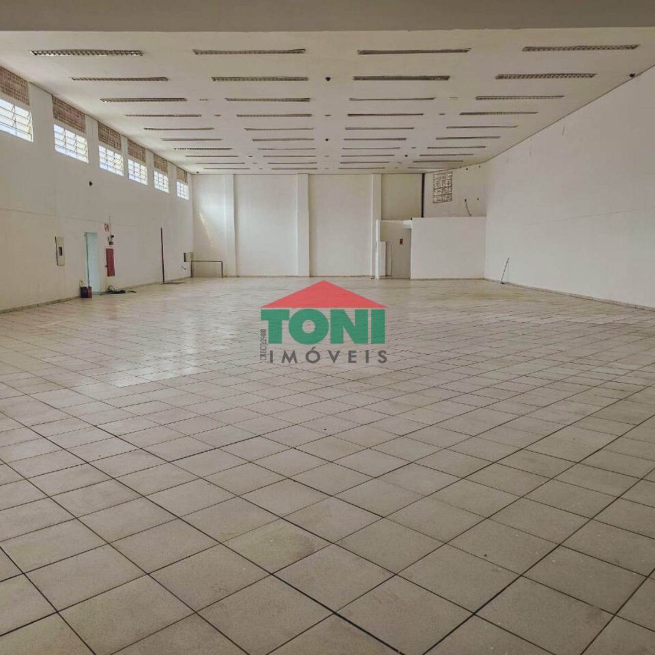 Loja-Salão, 842 m² - Foto 1