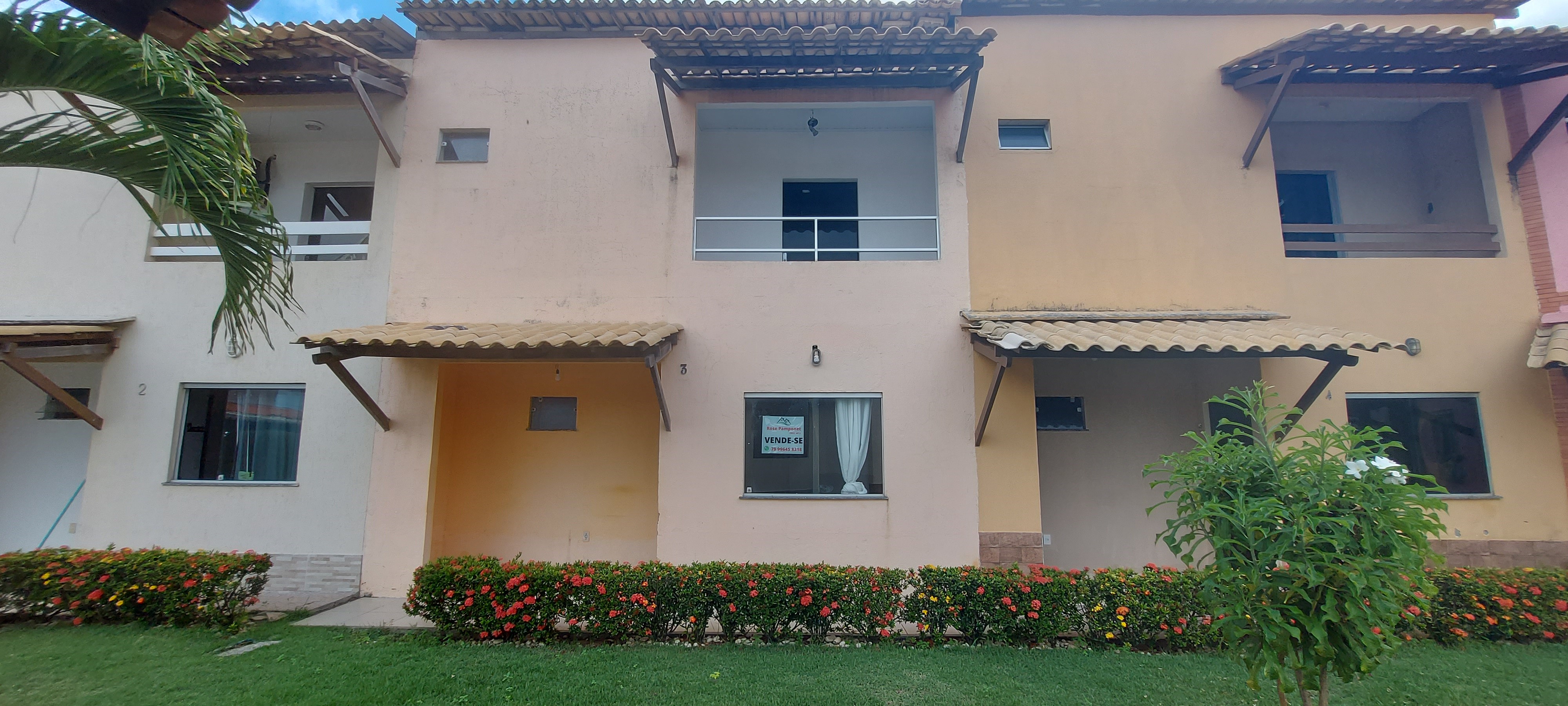 Casa em condomínio na aruana