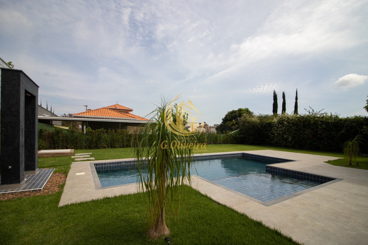 Casa a Venda  em condomínio, 4 quartos, 4 suítes, 3 salas, 4 banheiros, 4 vagas de garagem, A/C 330m² - A/T 850m2.