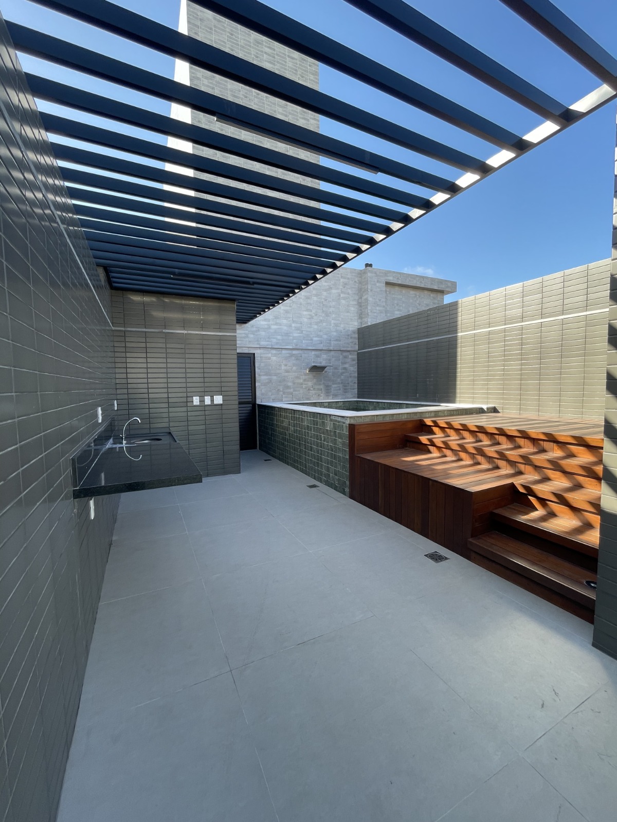 Cobertura à venda com 2 quartos, 105m² - Foto 1