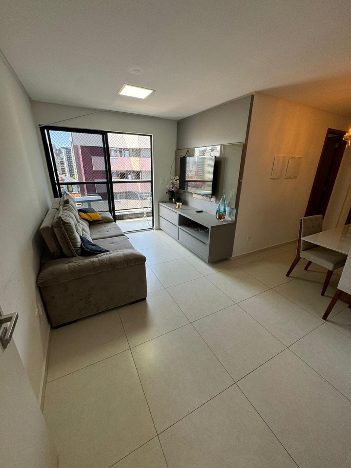 Apartamento à venda com 2 quartos, 64m² - Foto 3