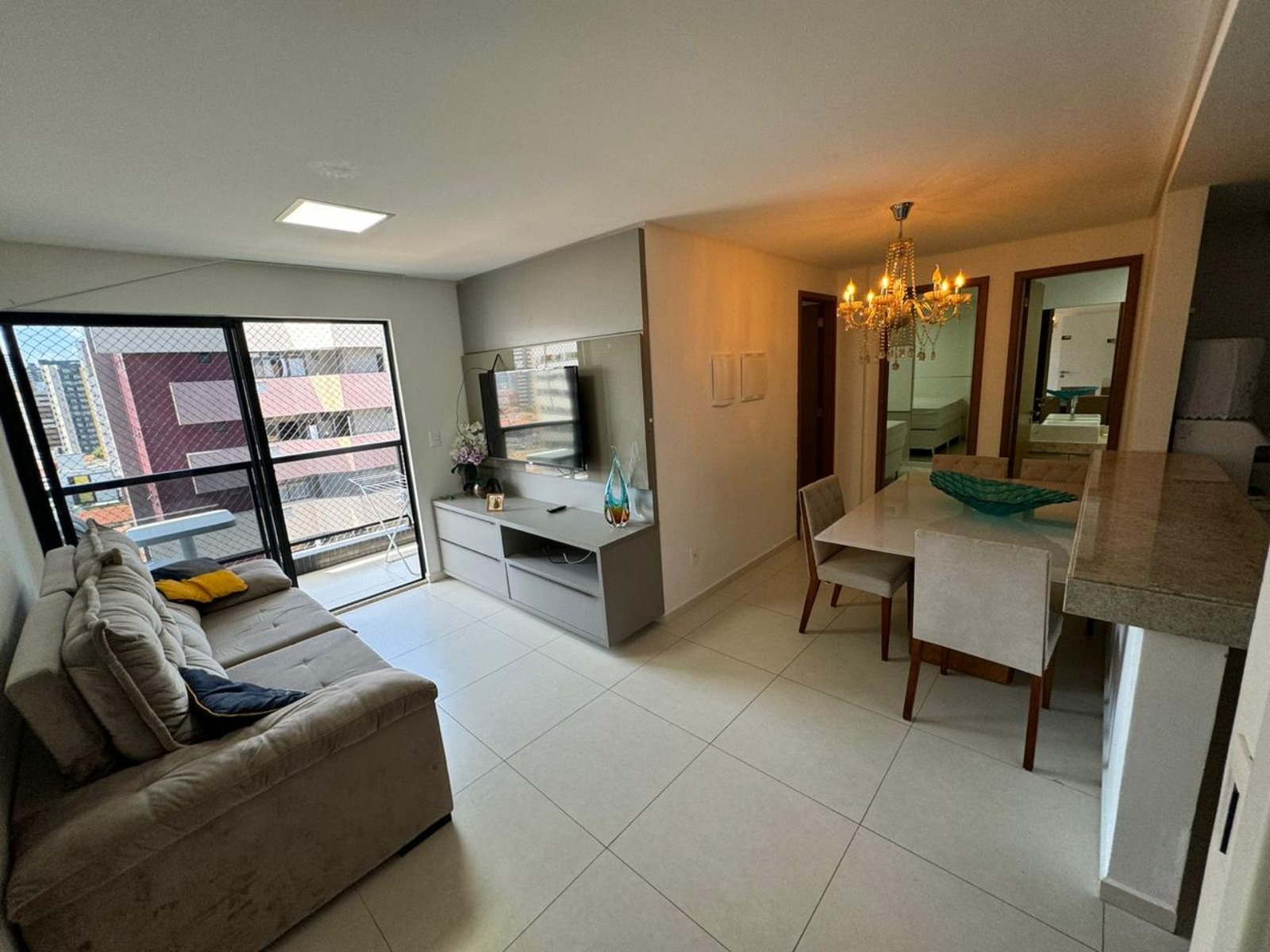Apartamento à venda com 2 quartos, 64m² - Foto 1