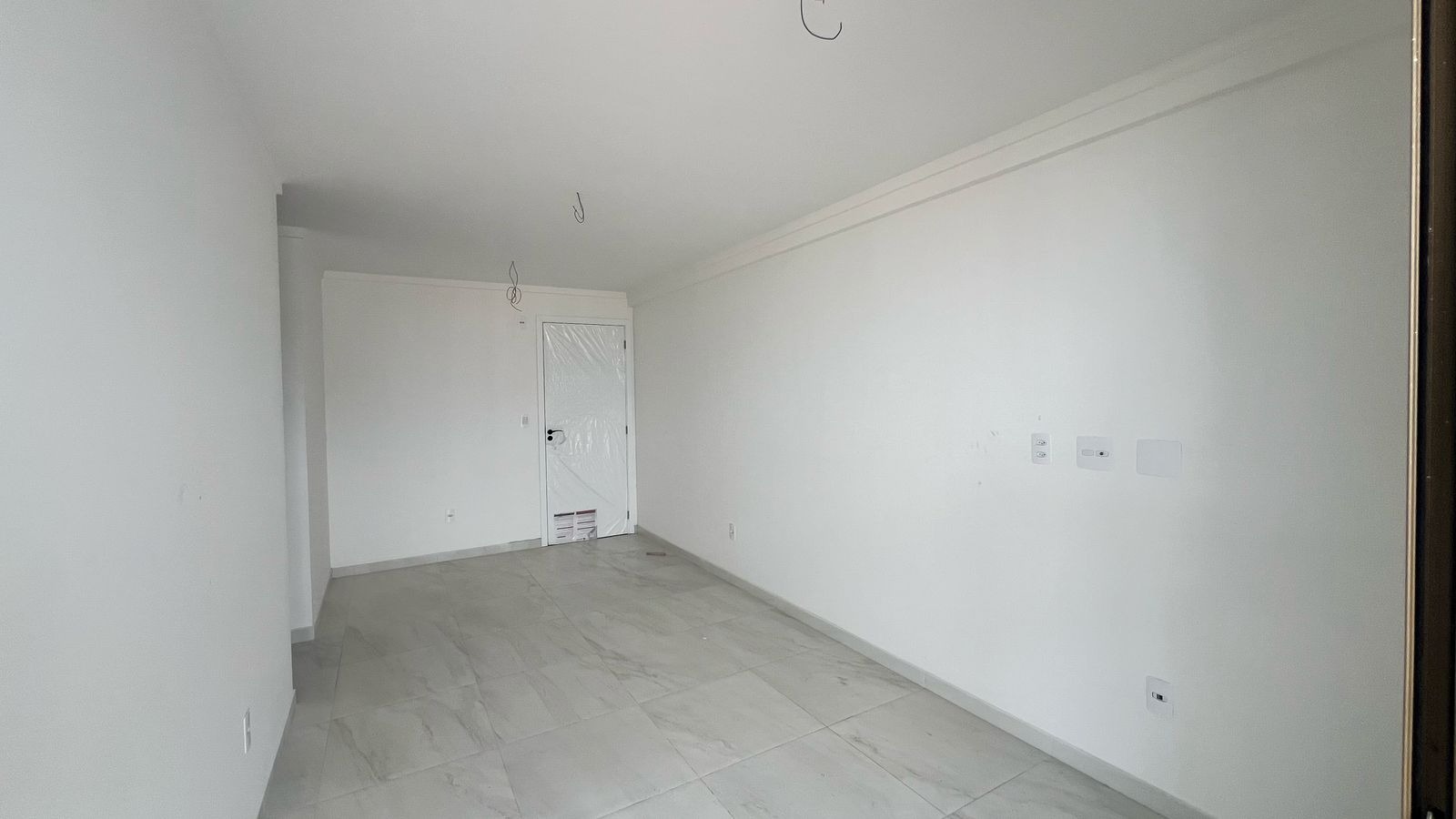 Apartamento à venda com 3 quartos, 76m² - Foto 2